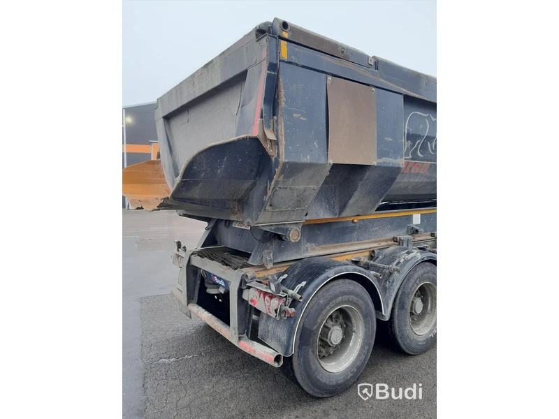 Dragbil Mercedes-Benz Arocs 3358-2015 med Zorzi asfaltstrailer -2014