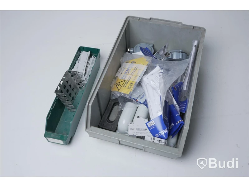 Diverse elektronik- och byggtillbehör