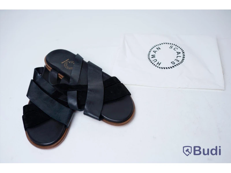 Sandaler i skinn  - Human Scales strl 44 Nypris ca 1299 kr