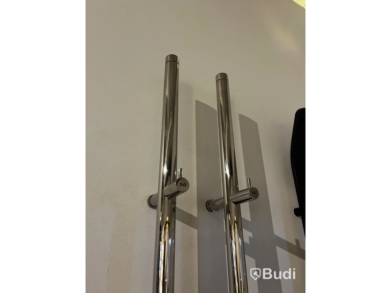2st Handukstorkar INR line krom Mått: 175 cm Nypris ca 3000 kr/st