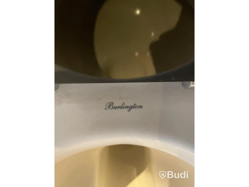WC-stol Burlington Obs!Fd. utställningsex. Nypris ca 7500 kr
