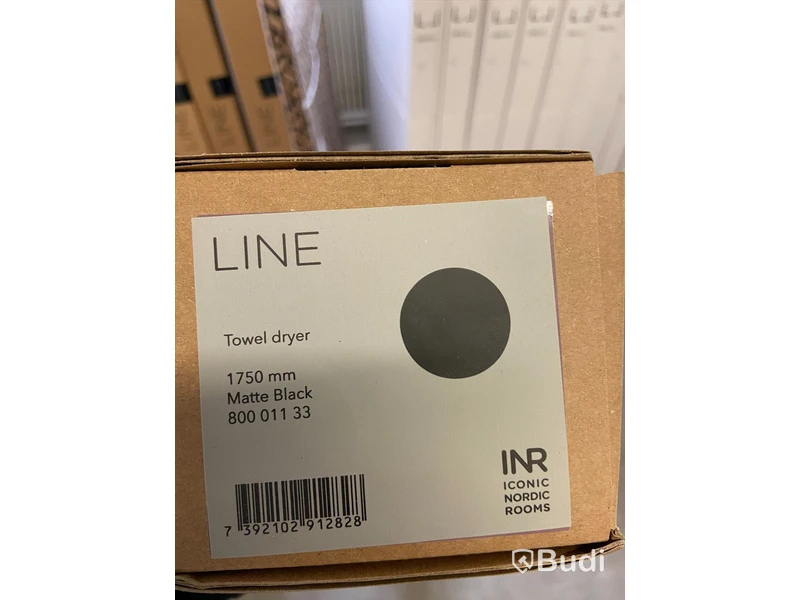 Handdukstork - INR Line Towel Dryer 1750mm Matte Black. Ny, Obruten förpackning. Nypris ca 3500kr