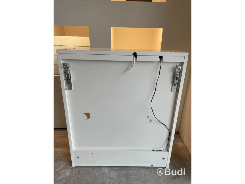 Spegelskåp med el westerbergs afton/gryning 600 mirror cabinet  Mått ca 80x65 cm Obs! Fd. utställningsex, spruckna speglar Nypris ca 5000 kr