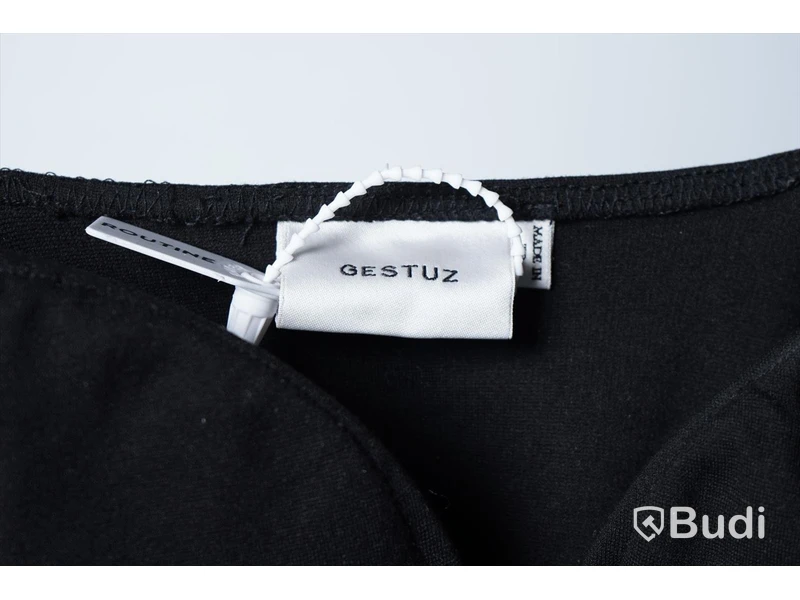 Topp - Gestuz MistGZ Offshoulder Storlek L