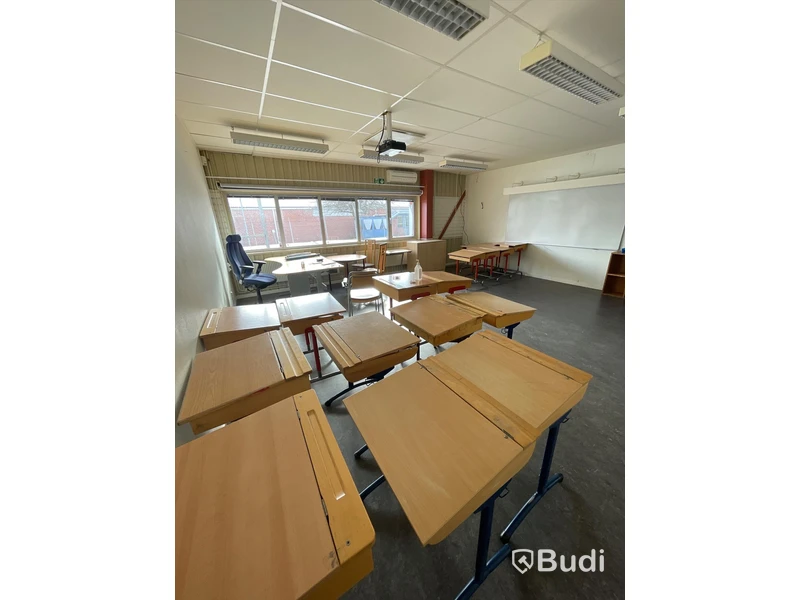 17 Skolbänkar och div möbler
