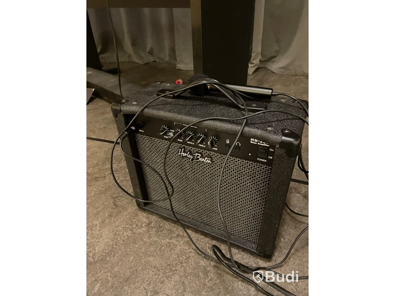 Clavinova Yamaha och Förstärkare med mig Harley Benton