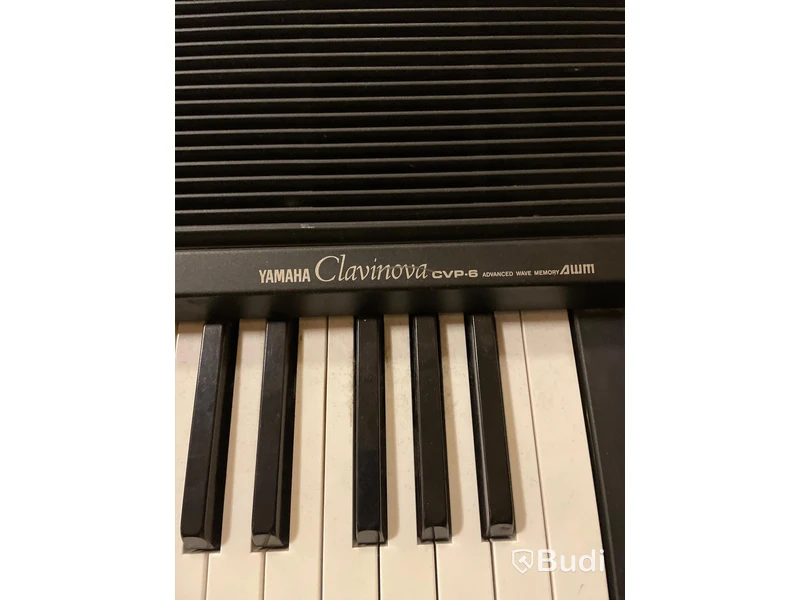 Clavinova Yamaha och Förstärkare med mig Harley Benton