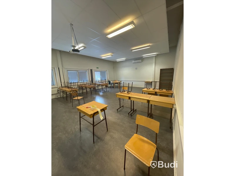 16st Skolbänkar och div. Möbler