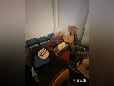 Div stapelbara stolar