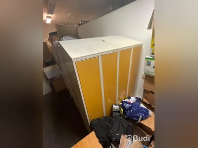 10 st Omklädningsskåp med 4 skåp i varje Obs! Nycklar saknas