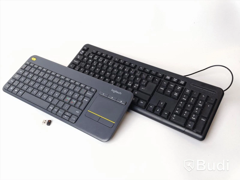 Tangentbord - Logitech K400+ och Deltaco Rev 5