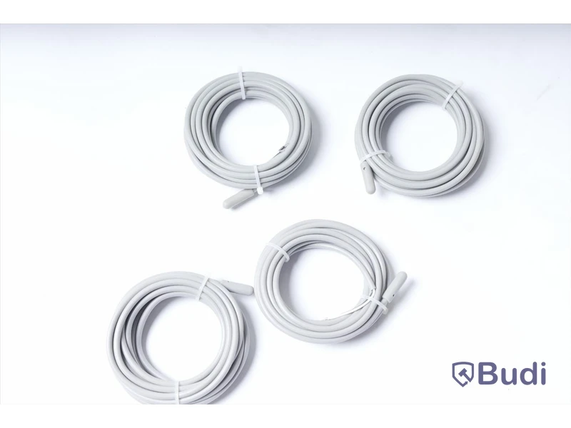 1x Cable kit 37 m, 1x cable kit 43, 4x cable kit 73 m, spiralslang 2,5 + div.
