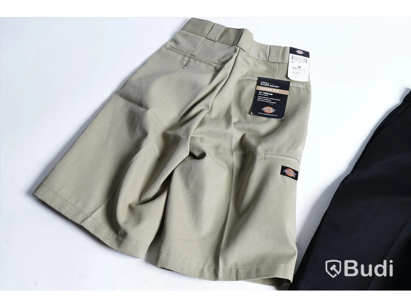Dickies, 2 st - arbetsshorts, Multi Pocket 13″ (loose fit) - strl W28. Nypris 1298 kr