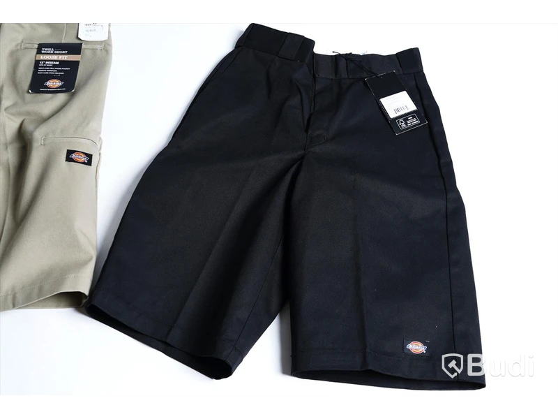 Dickies, 2 st - arbetsshorts, Multi Pocket 13″ (loose fit) - strl W28. Nypris 1298 kr