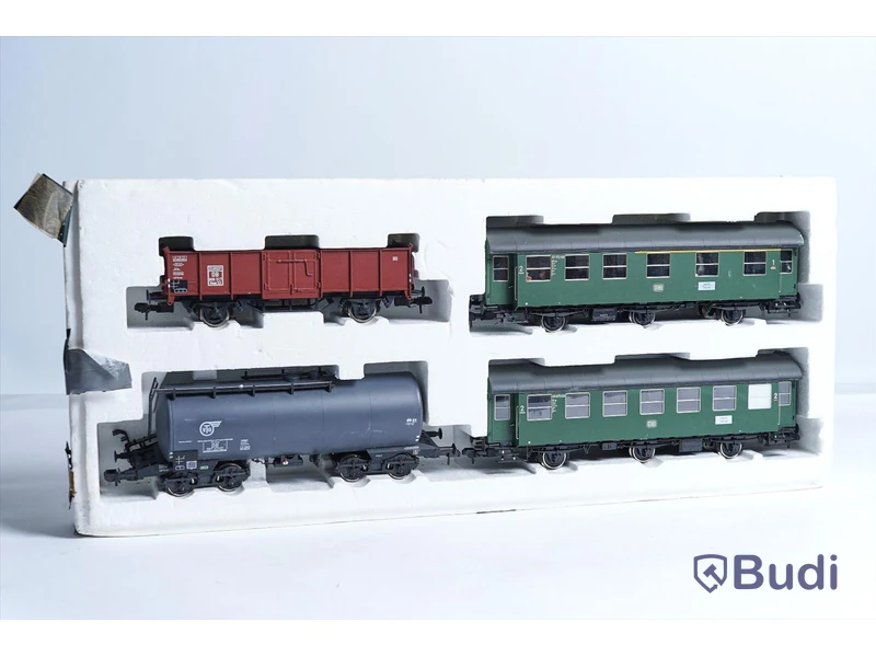 Märklin tåg - Vagnset med 2 st personvagnar, 1 st diesellok & 1 st fraktlok, Skala 1