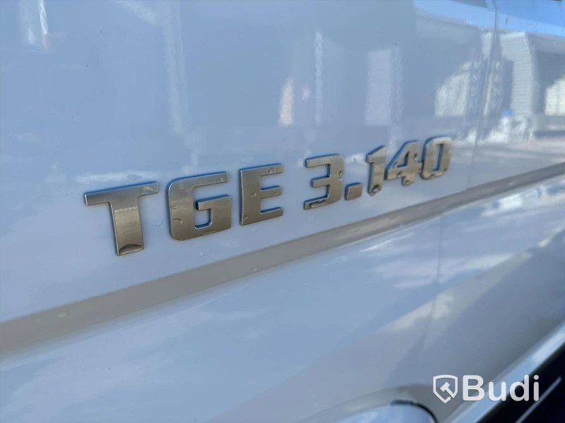 Lättlastbil Skåpbil MAN TGE SZN1E | 2019 | 22900mil | Automat| Värme i skåp