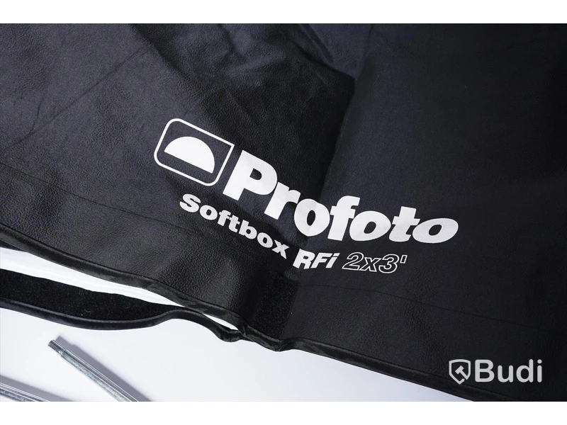 Profoto parti med studioväska på hjul, "handheld" stativ, och softboxar mycket mer.