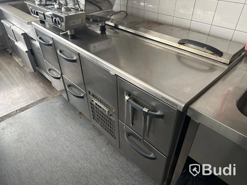 Kylbänk - Metos, 6 lådor och övre fack med lock. (Mått: B160 x D65 x H90 cm)