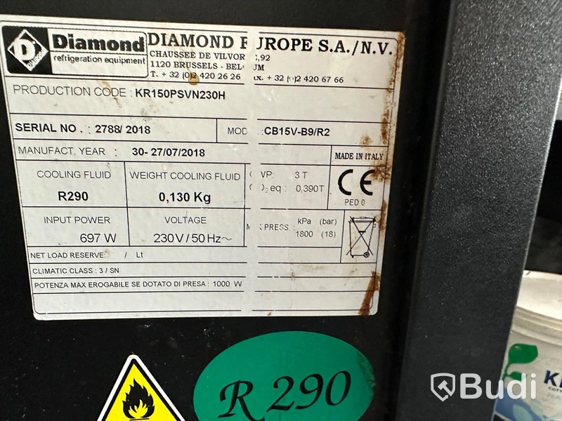 Displaydisk med glas - Diamond (Mått: B147 x D77 x H140 cm) OBS! Högra sidoglaset trasigt.