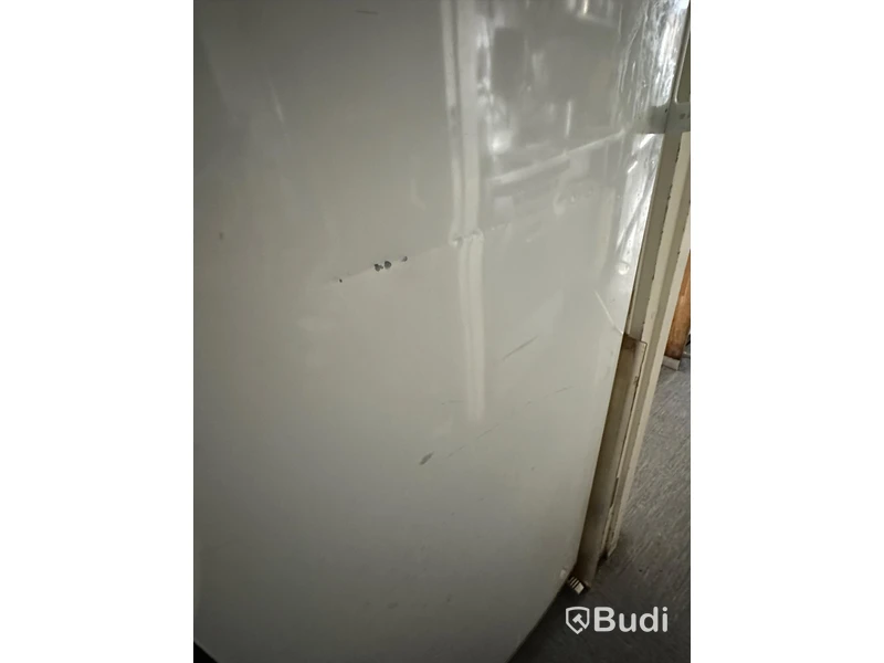 Kylskåp - Electrolux (Mått: B60 x H175 cm) Obs! Skador på dörr