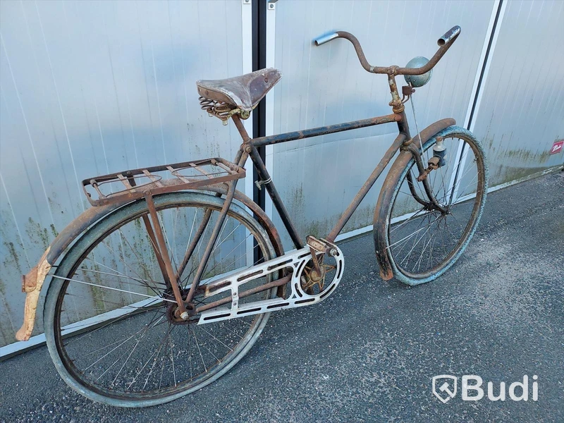Patinerad Nordins herrcykel av äldre modell