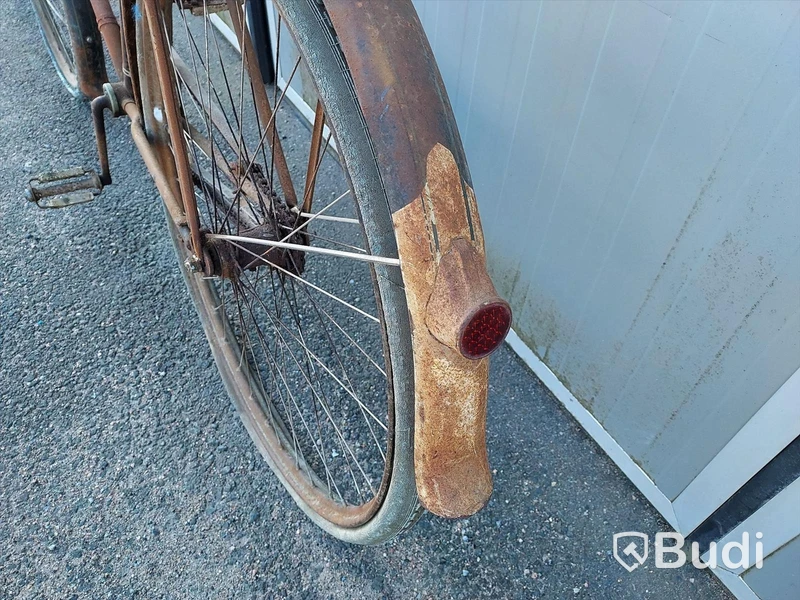 Patinerad Nordins herrcykel av äldre modell