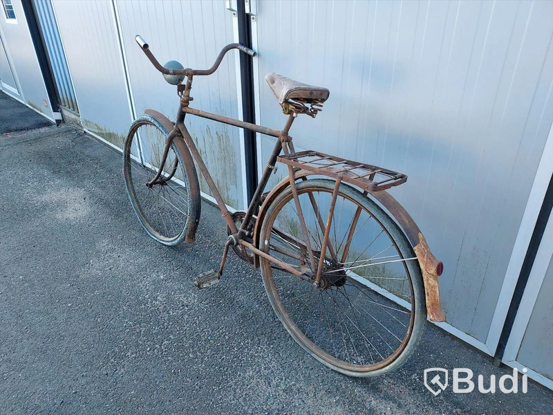 Patinerad Nordins herrcykel av äldre modell