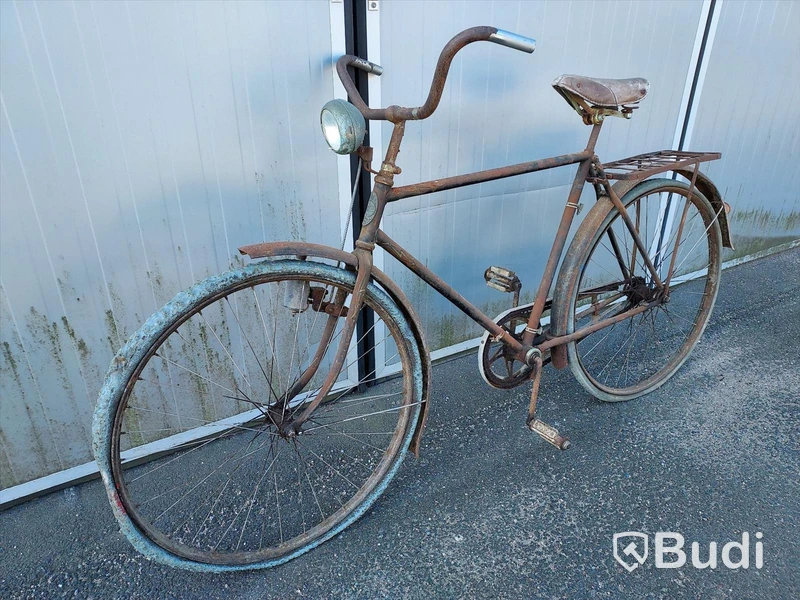 Patinerad Nordins herrcykel av äldre modell