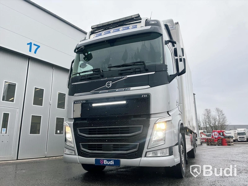 Lastbil Volvo FH 6x2  | JPGS | Öppningsbar sida