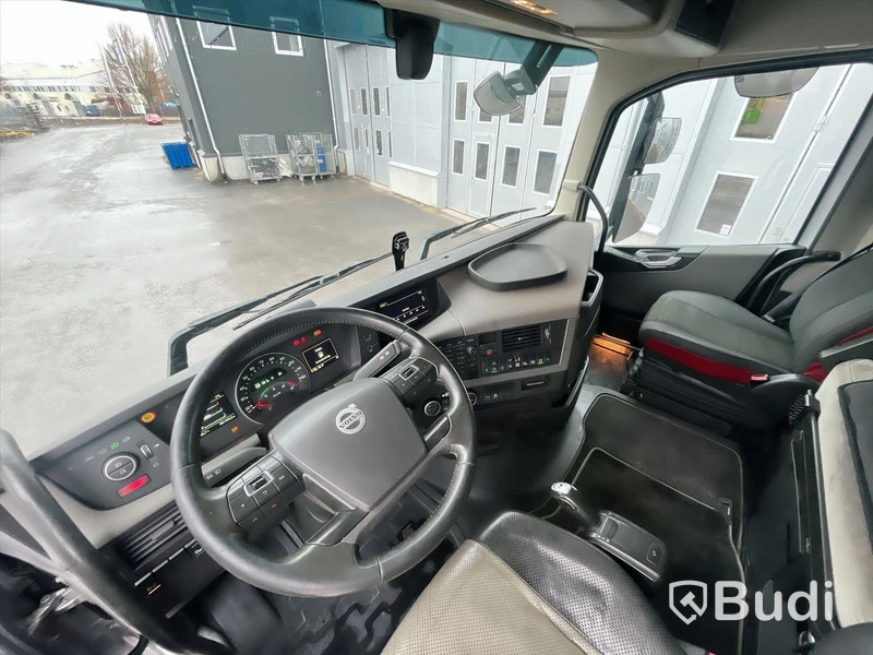 Lastbil Volvo FH 6x2  | JPGS | Öppningsbar sida