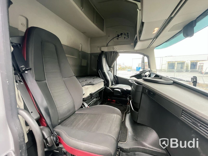 Lastbil Volvo FH 6x2  | JPGS | Öppningsbar sida