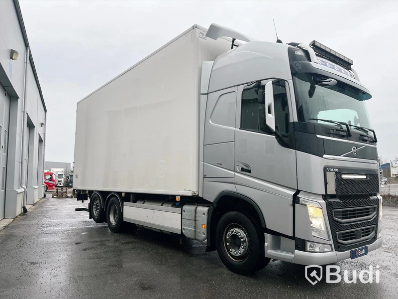 Lastbil Volvo FH 6x2  | JPGS | Öppningsbar sida