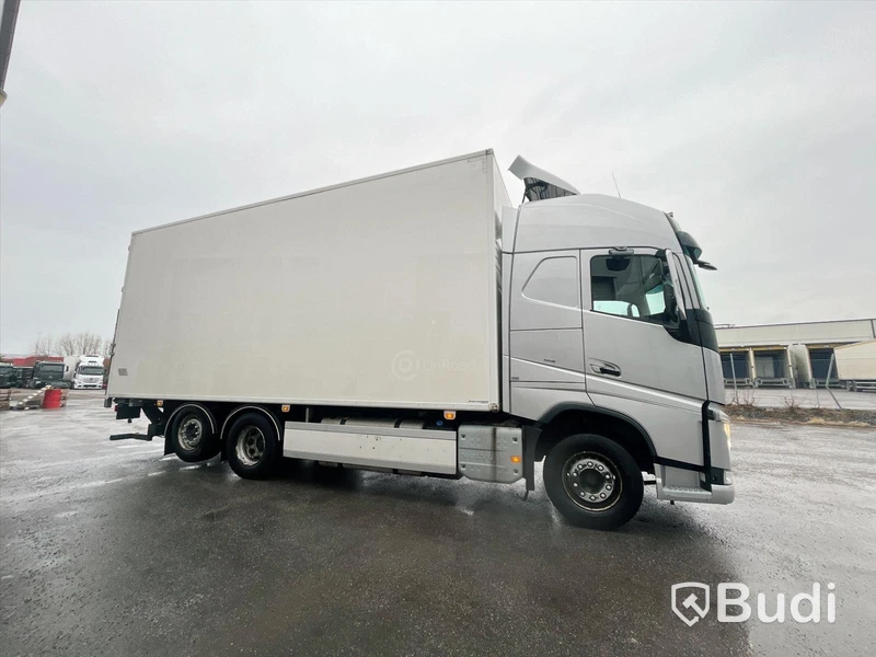 Lastbil Volvo FH 6x2  | JPGS | Öppningsbar sida