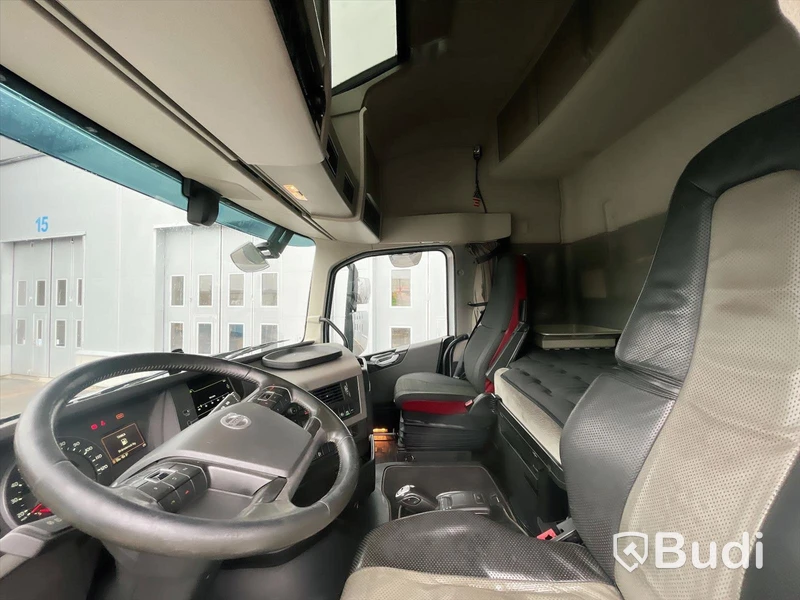 Lastbil Volvo FH 6x2  | JPGS | Öppningsbar sida