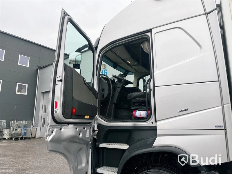 Lastbil Volvo FH 6x2  | JPGS | Öppningsbar sida
