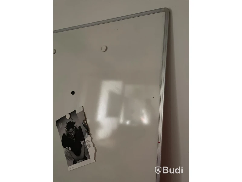 Whiteboard ca mått: 200x110 cm