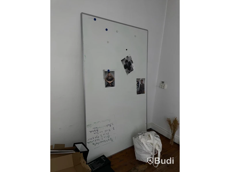 Whiteboard ca mått: 200x110 cm