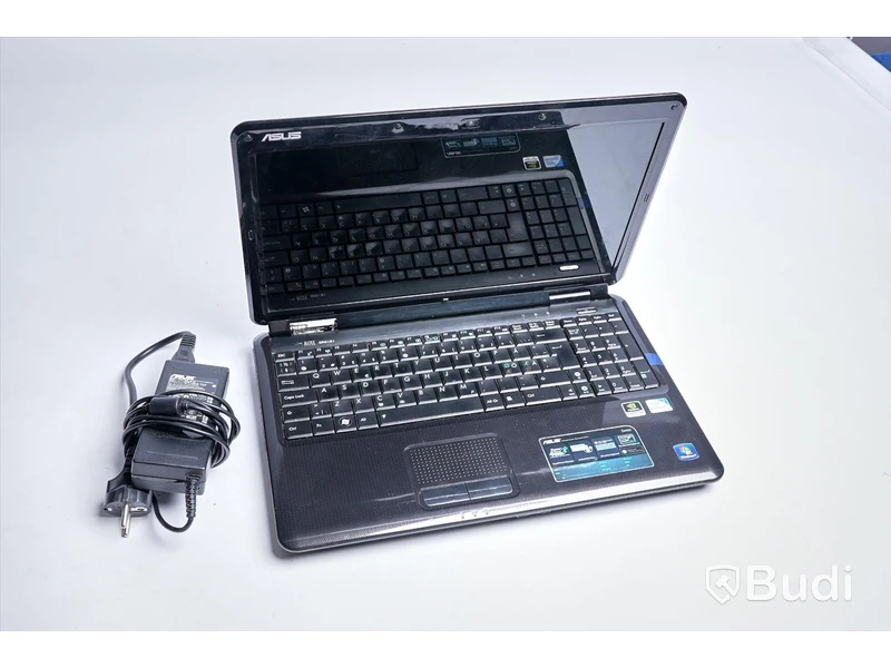 Bärbar dator – Asus X5DI  rensad, inget OS, inkl. laddare, lätt kosmetisk skada vid skärmfäste, samt skadad batterilucka.