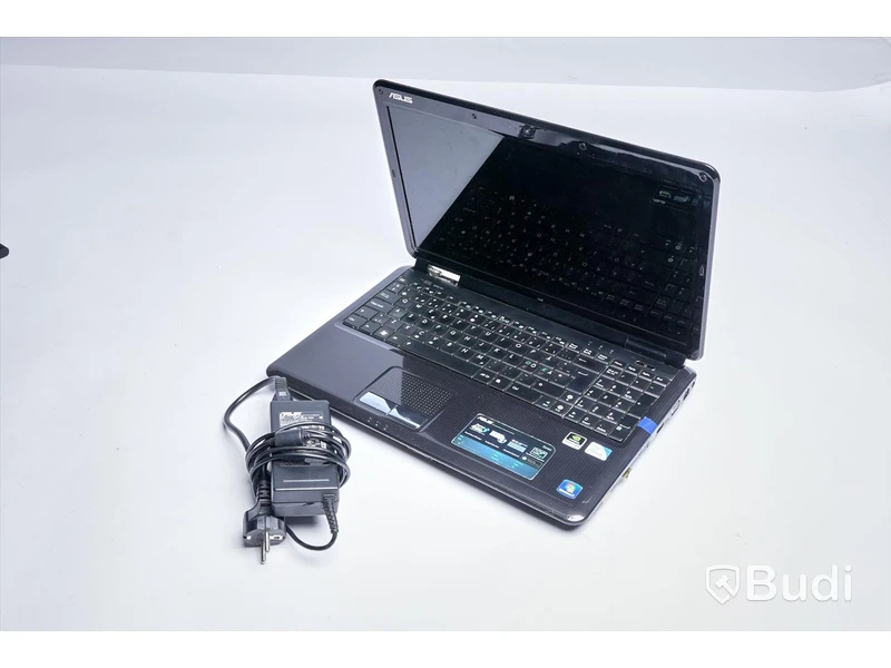 Bärbar dator – Asus X5DI  rensad, inget OS, inkl. laddare, lätt kosmetisk skada vid skärmfäste, samt skadad batterilucka.