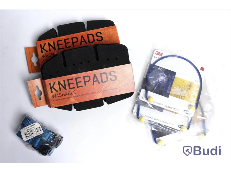2 st knäskydd - 3 st öronproppar - 2 st packremmar