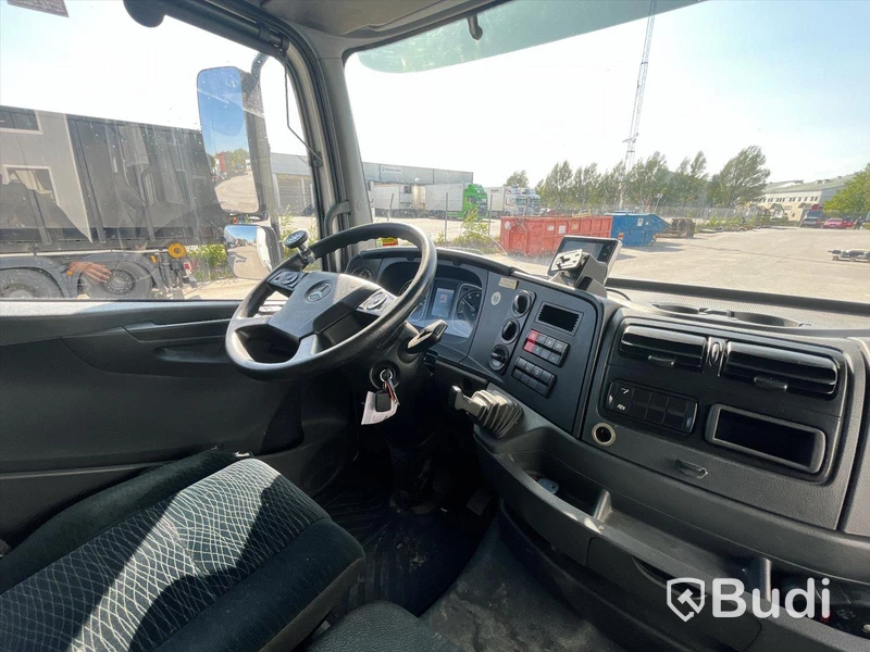 Lastbil Mercedes-Benz Atego | SKAB | 2016 | Höj-sänk-skåp