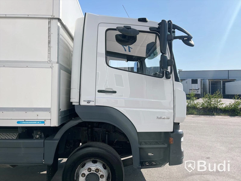 Lastbil Mercedes-Benz Atego | SKAB | 2016 | Höj-sänk-skåp