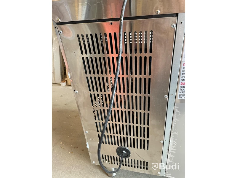Rostfri kylbänk - ca mått: 223x70x85,5 cm Obs! Vit skyddsplast