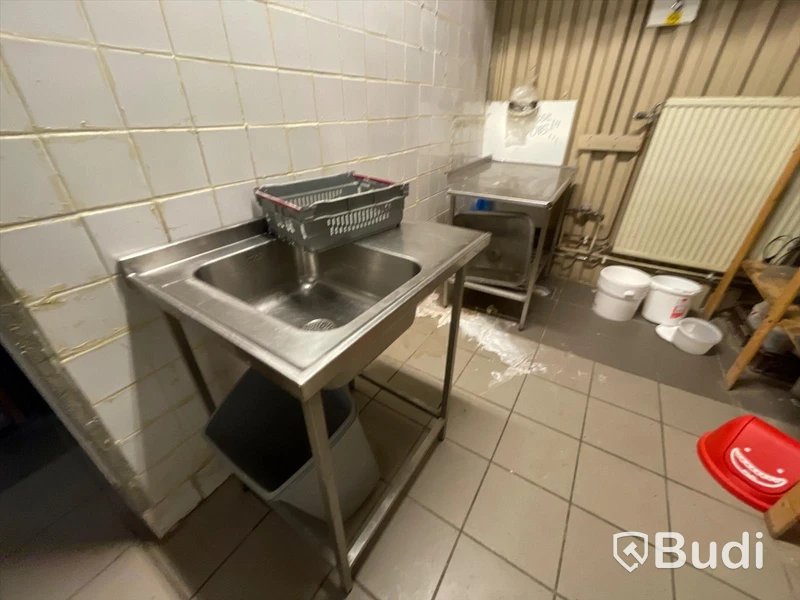 2 st Rostfria in- och utmatningsbänkar