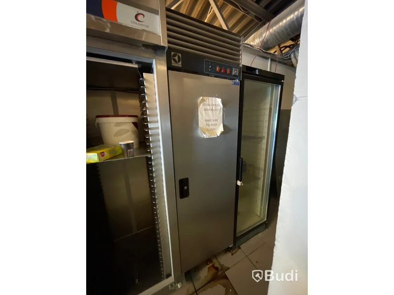 Frys - Electrolux 16705811 ca mått: 61x67x208 cm