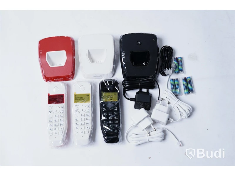 5 st trådlösa telefoner - Motorola, 2 st E211 samt 3-pack S1203