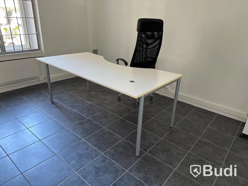 Skrivbord inkl. hurts 180 cm bredd, 110 cm djup