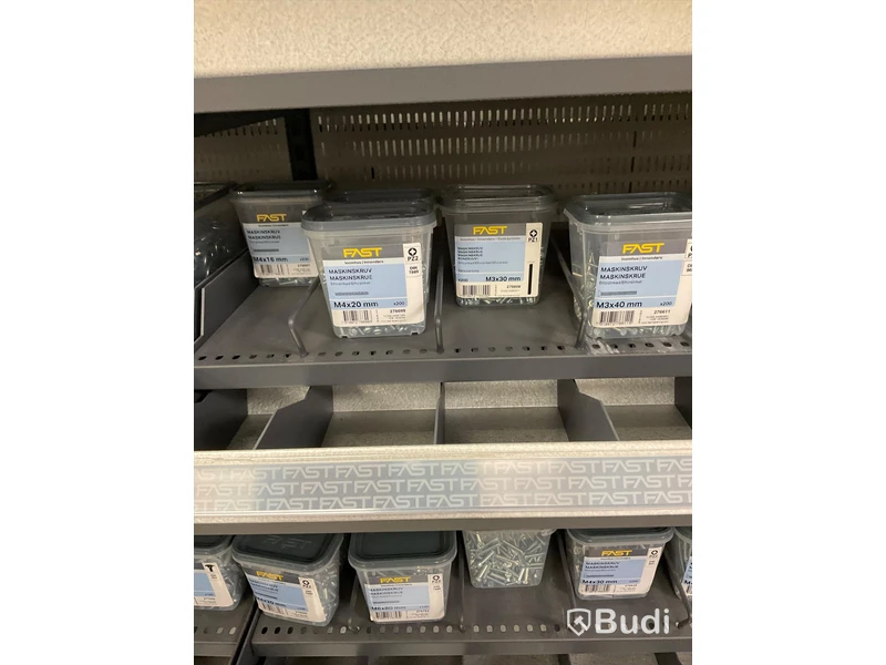STORT PARTI med plug, skruv, bits bla