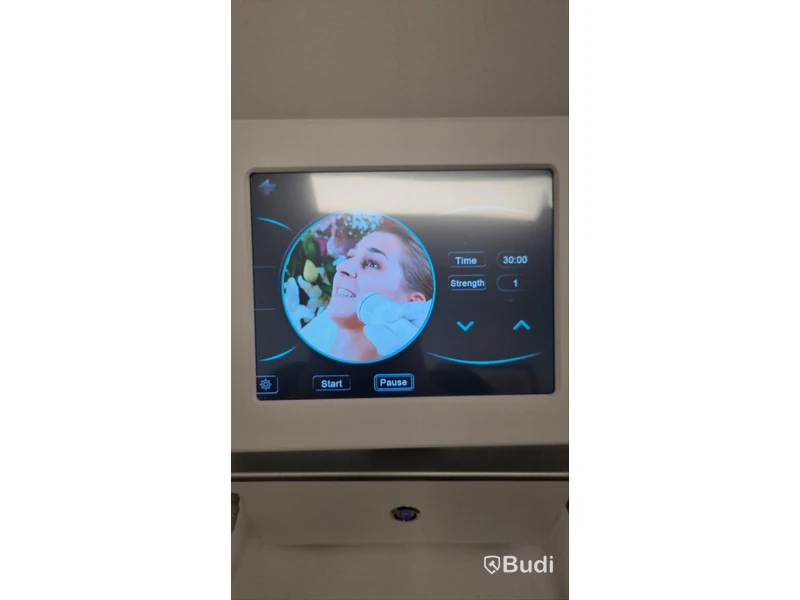 RF-microneedling V-shape