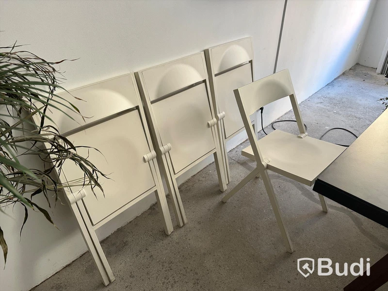 Komplett kontor för 4 personer. Designmöbler, IT, inredning m.m.